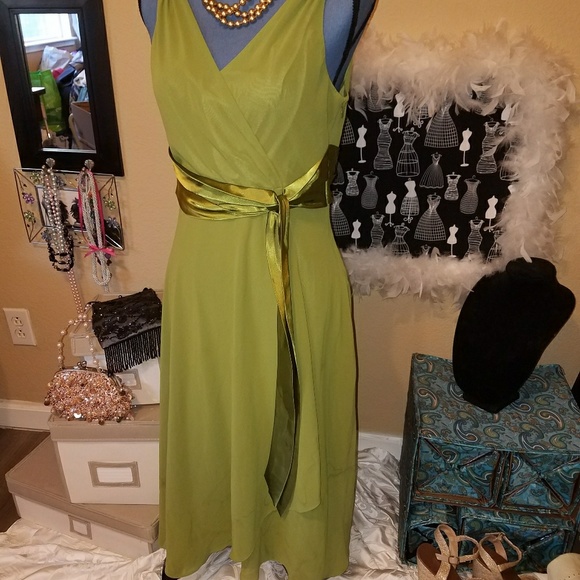 Evan Picone Dresses & Skirts - Evan Picone Stunning Green Dress Evan Picone Dresses & Skirts - Evan Picone Stunning Green Dress